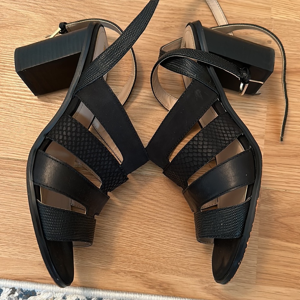 Tahari Shoes